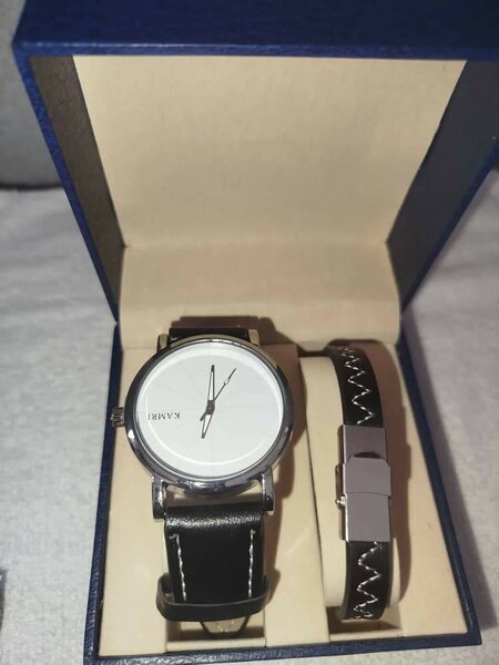 Montre élégante en cuir