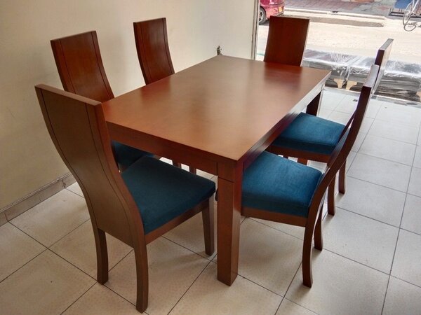 Table à manger bois et chaises