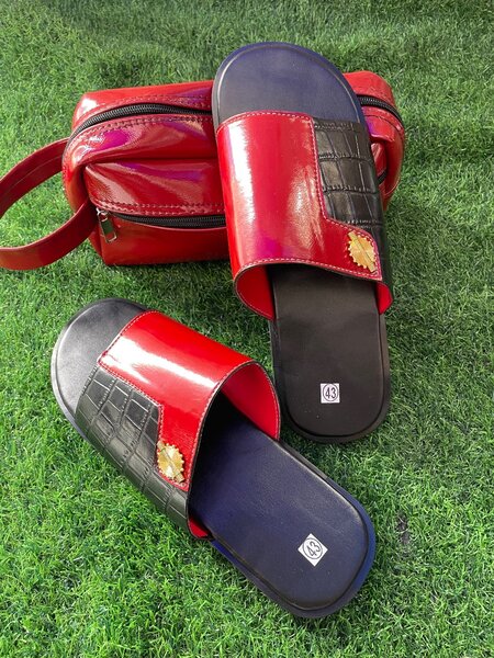 Sandales en cuir rouge élégant