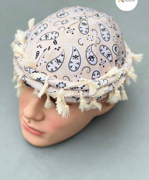 Bonnets ethniques avec franges
