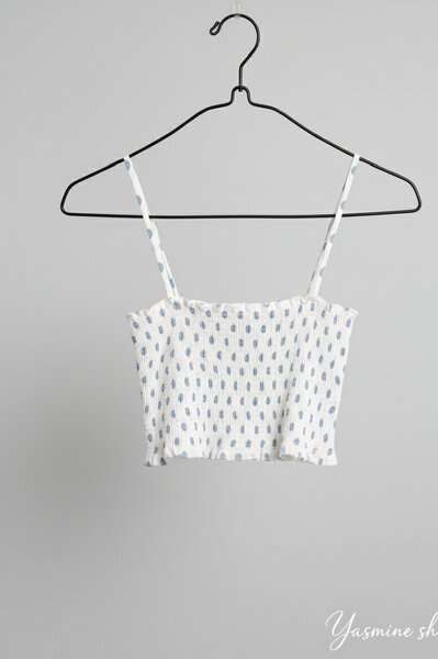 Haut court à bretelles