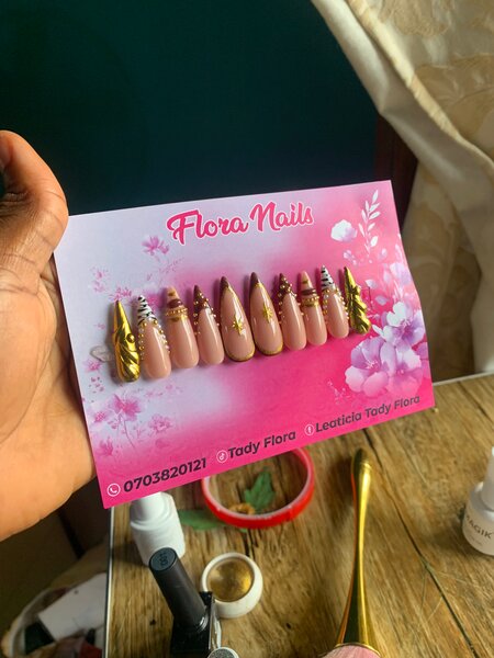 Ongles Précollés Design Élégant