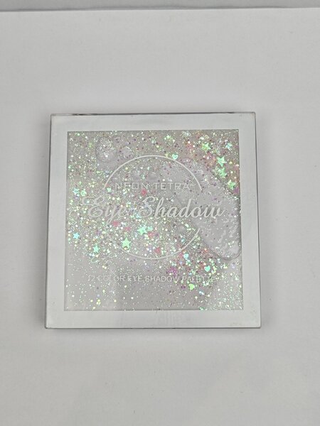 Ombre à paupières scintillante