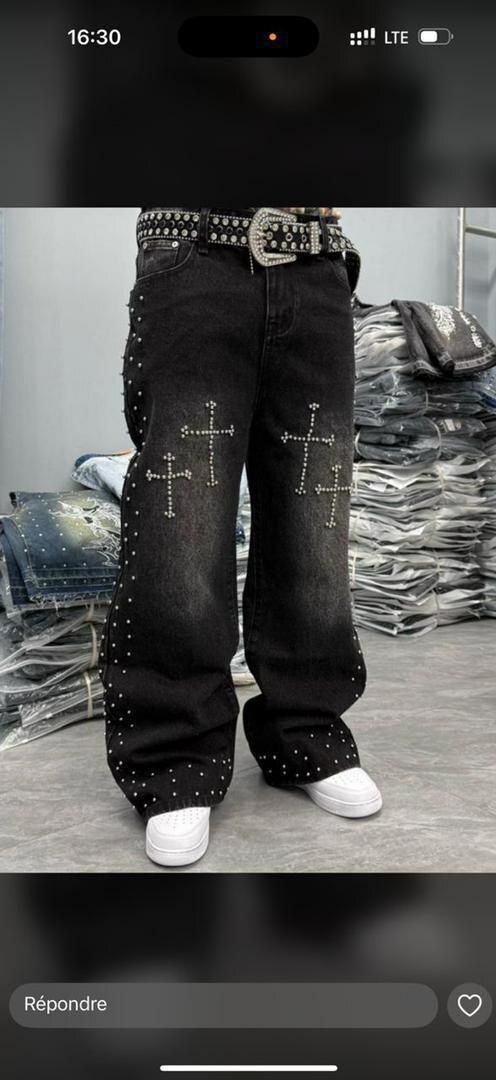 Jeans noirs brodés tendance