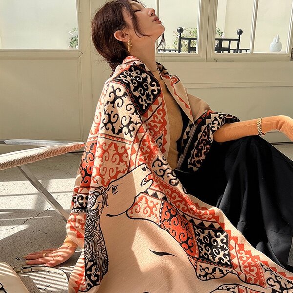 Шарф(Палантин) с национальными узорами.