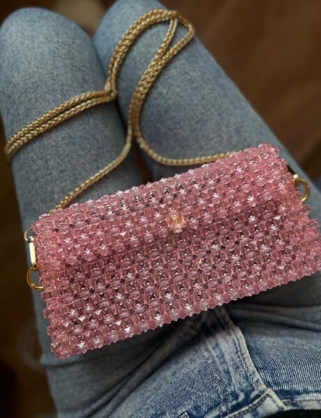 Sac à main perlé rose