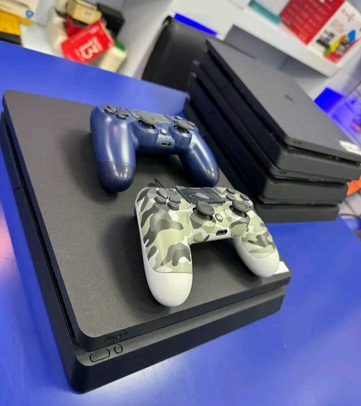 Console PS4 avec manette Dualshock 4