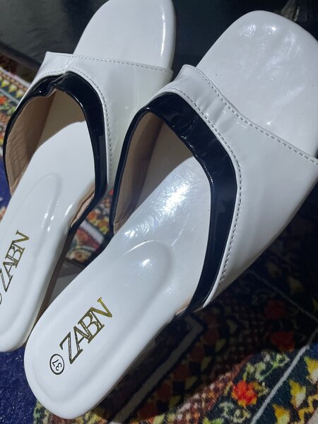 Mules blanches élégantes Zaben