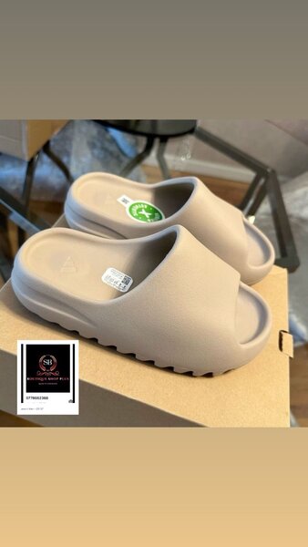 Basket adidas yeezy slide authentique avec sa boîte