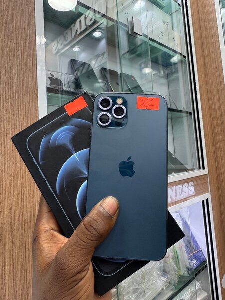 iPhone 12 Pro 128Giga avec carton disponible