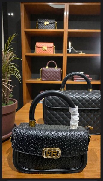 Sac à main en cuir noir