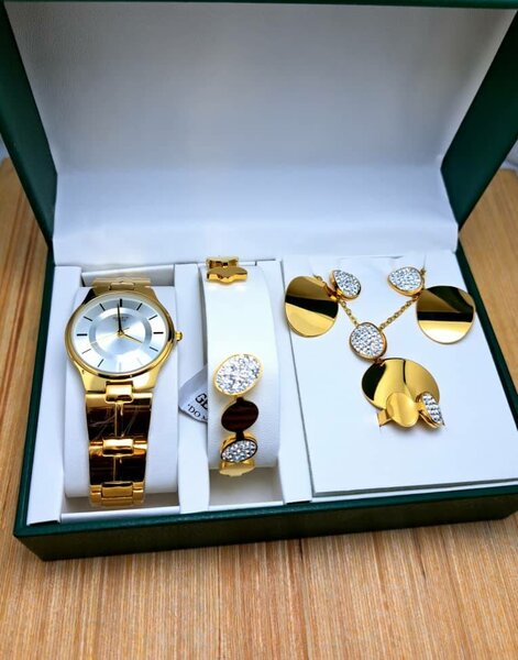 Ensemble de montres et de bijoux