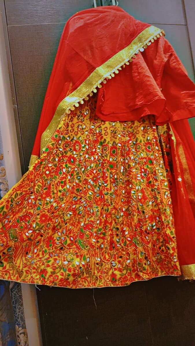 Mehndi lehnga