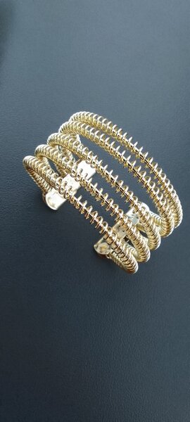 Bracelet doré élégant