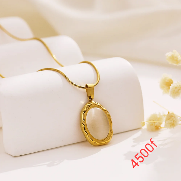 Ensemble de bijoux dorés élégants