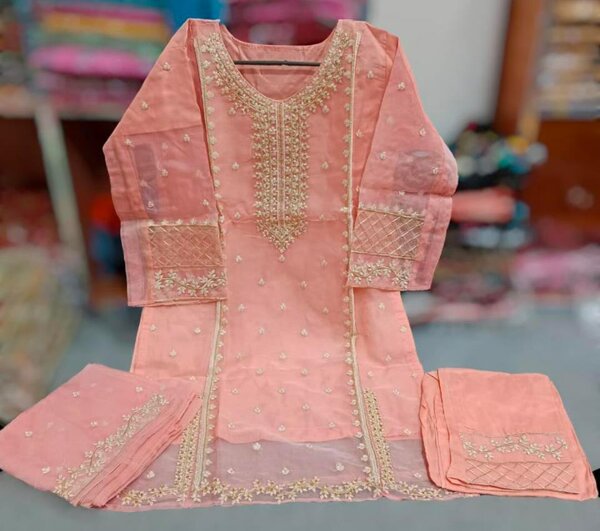 Embroidered Oegaza suit women'