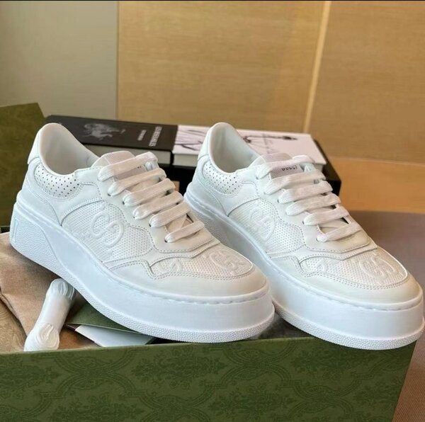 Baskets blanches élégantes