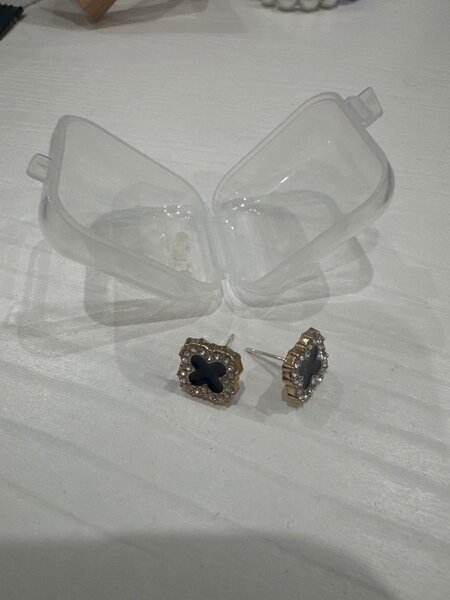 Серьги гвоздики