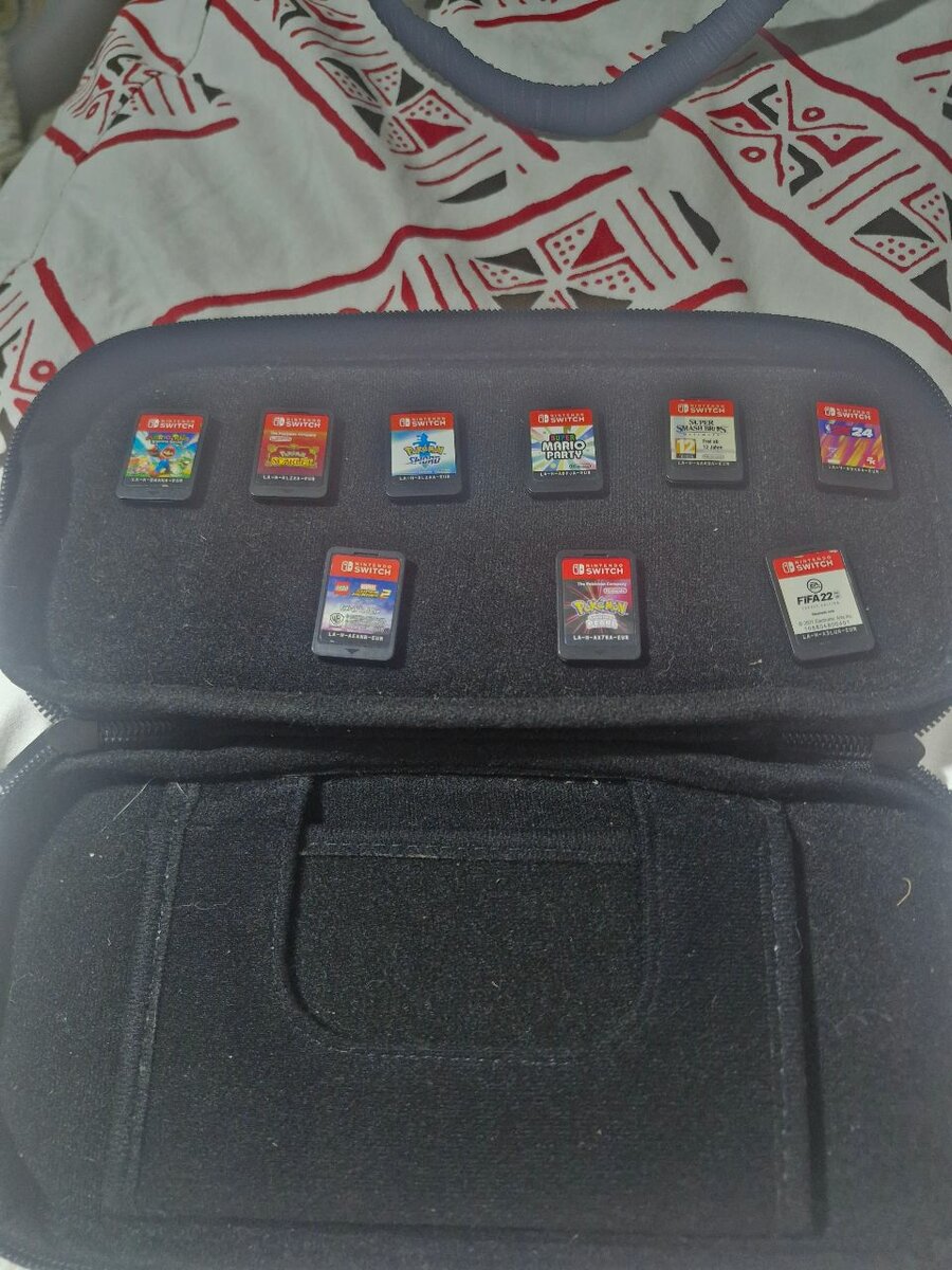 Étui Nintendo Switch avec jeux