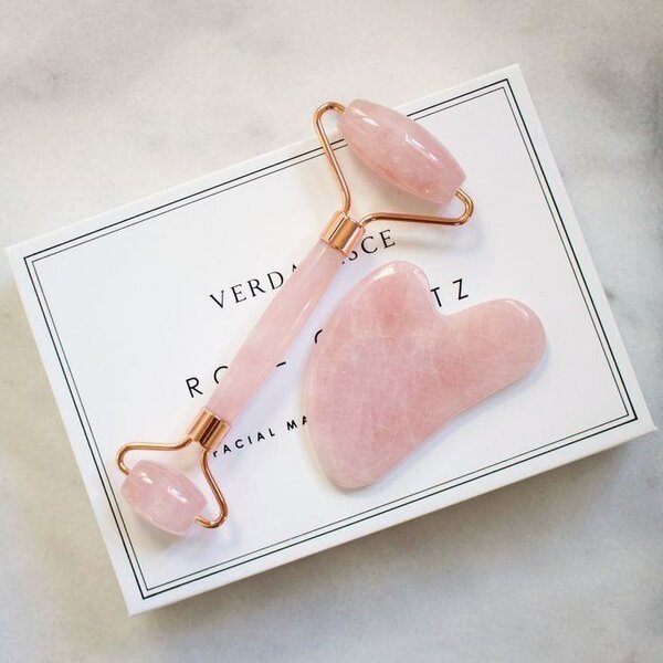 Rouleau facial en quartz rose