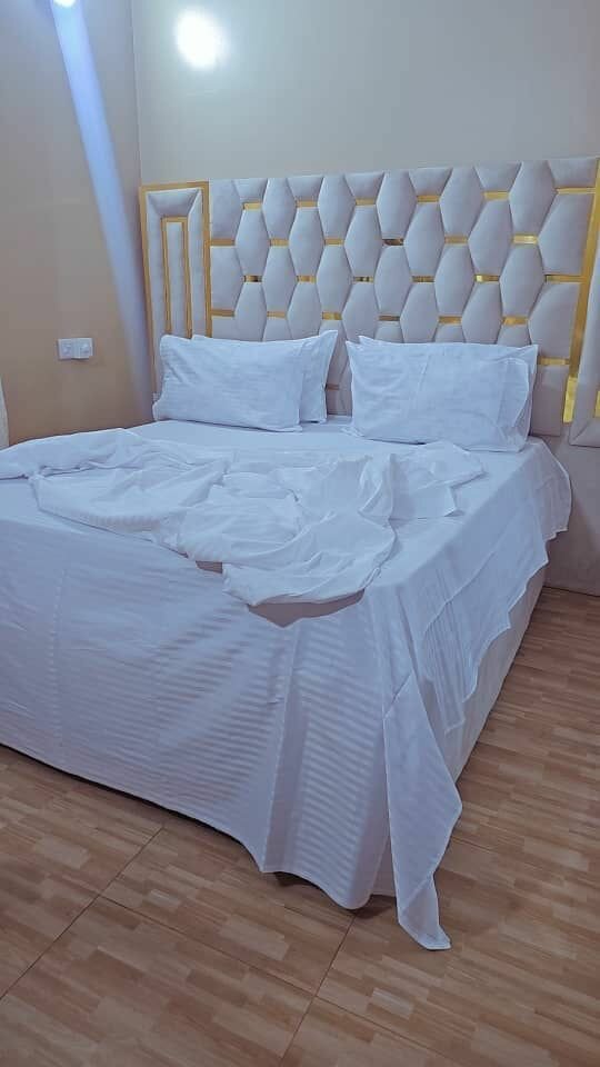 6 Piece White Stripped Bedsheet