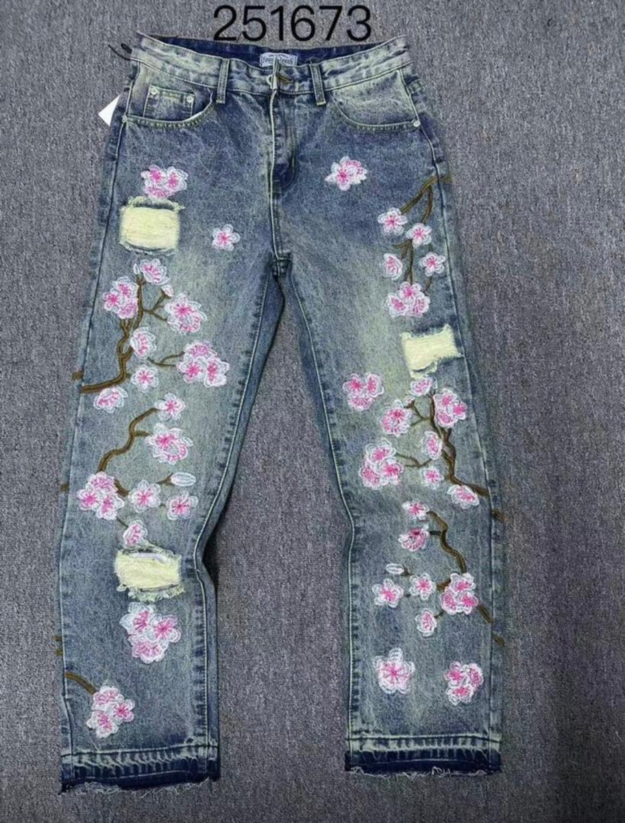 Jeans femme brodés fleuris