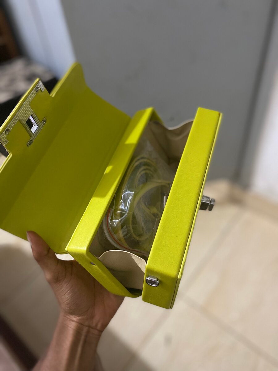 Sac à main vert jaune élégant