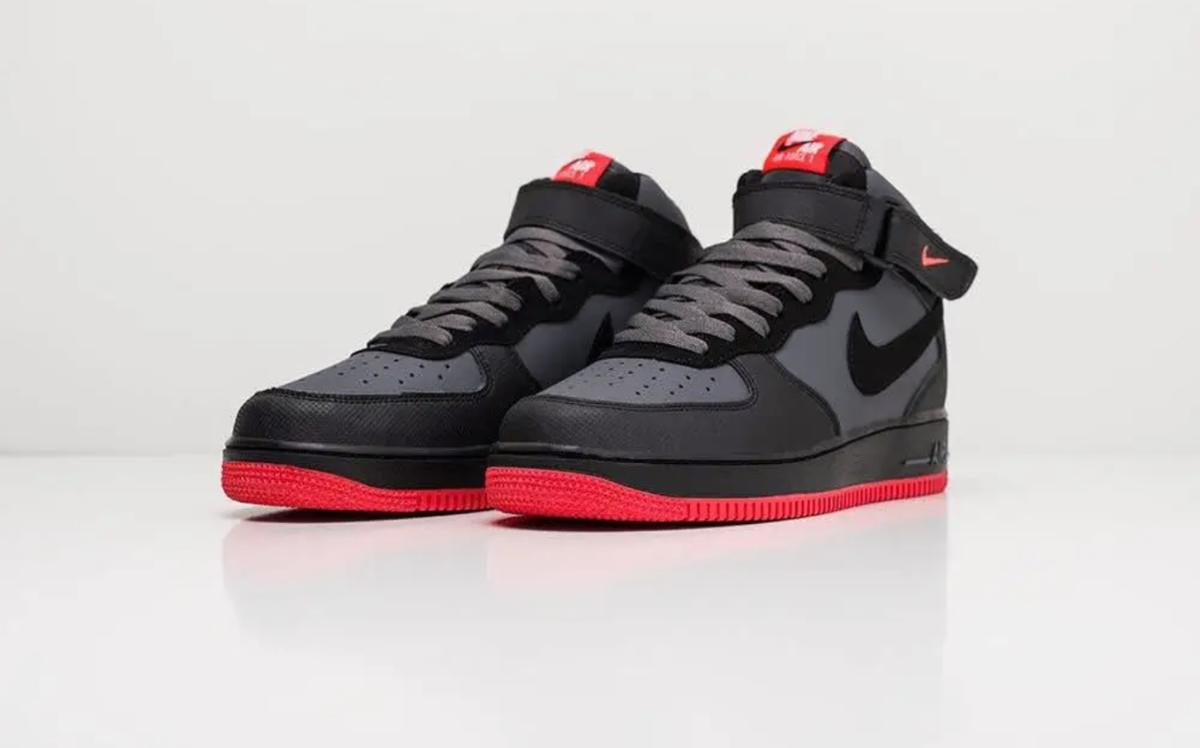 Baskets montantes noires et rouges