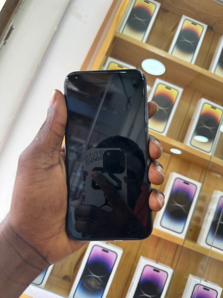 iPhone 11 64gig uk use