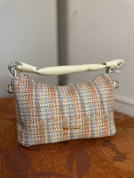 Sac à main tissé élégant