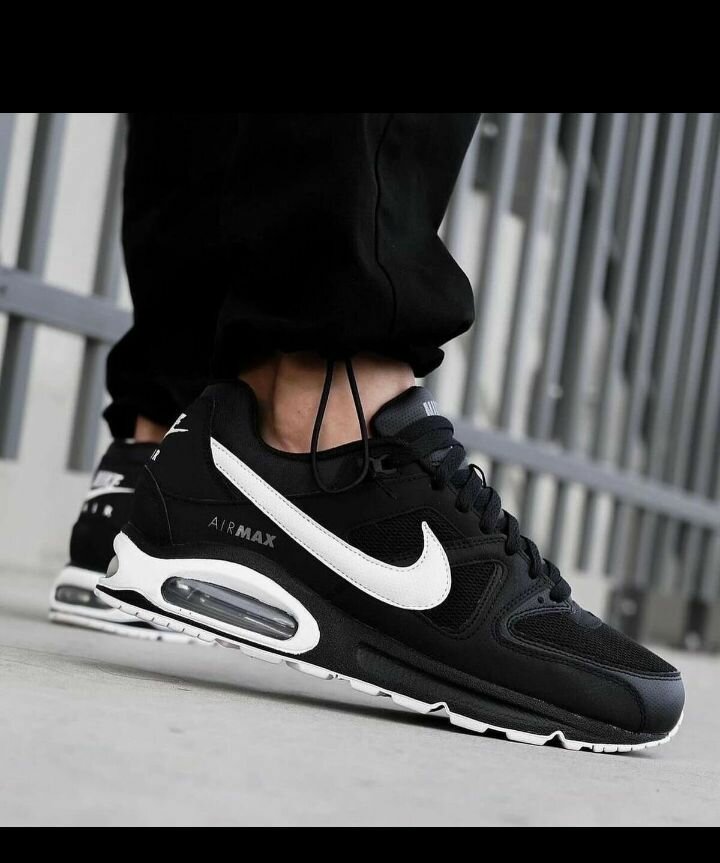 Chaussures Nike Air Max noir et blanc