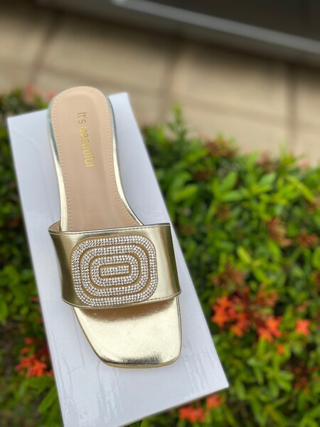 Sleek ladies heel easy wear sandals