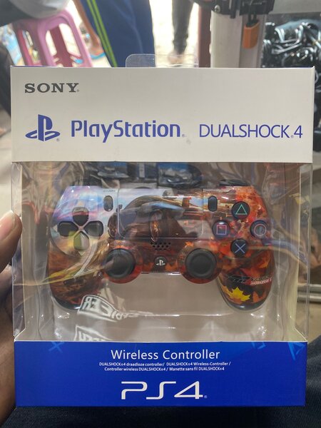 PS4 controller