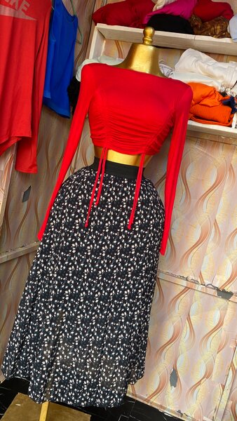 Ensemble chic rouge et noir