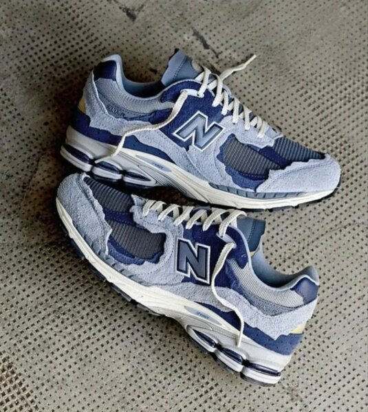 New balance 2002r