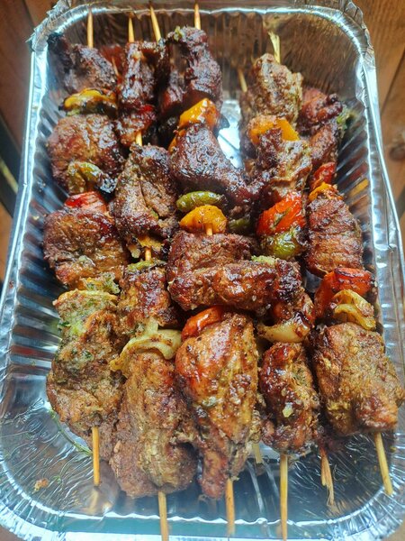 Brochettes de porc 1500f/piece