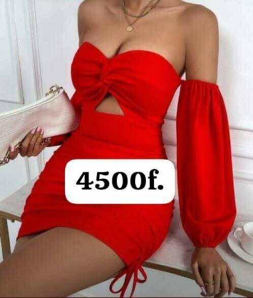 Robe rouge à manches longues