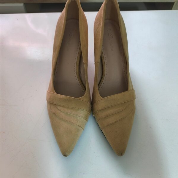 Escarpins à talons carrés élégants