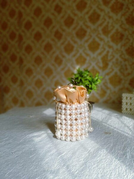 Sac à main perlé élégant