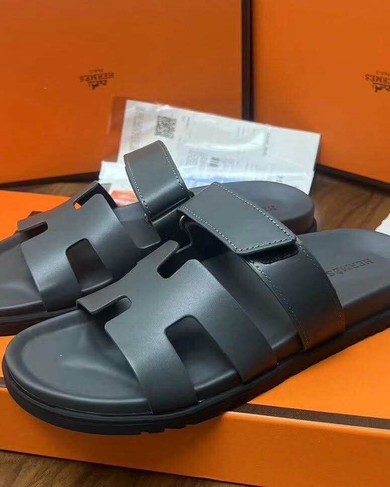 Sandales HERMES en cuir noir, blanc, gris