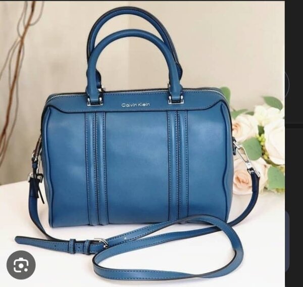 Sac à main bleu élégant