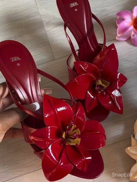 Ladies floral heel slippers