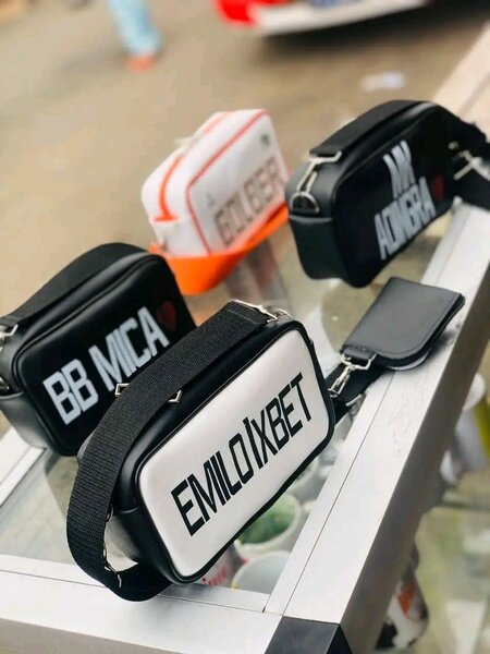 Sac banane noir personnalisé avec logo