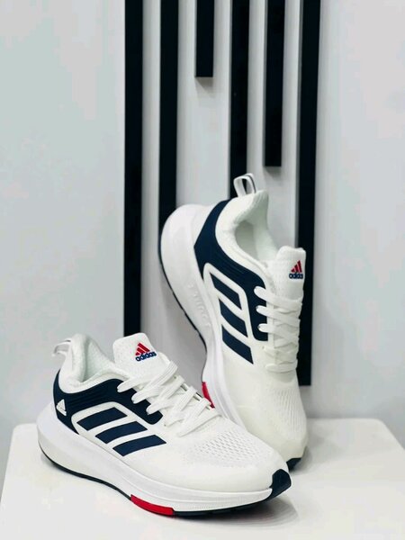 Chaussures Adidas blanches