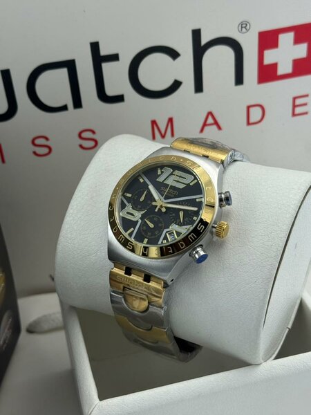 Montre élégante bicolore