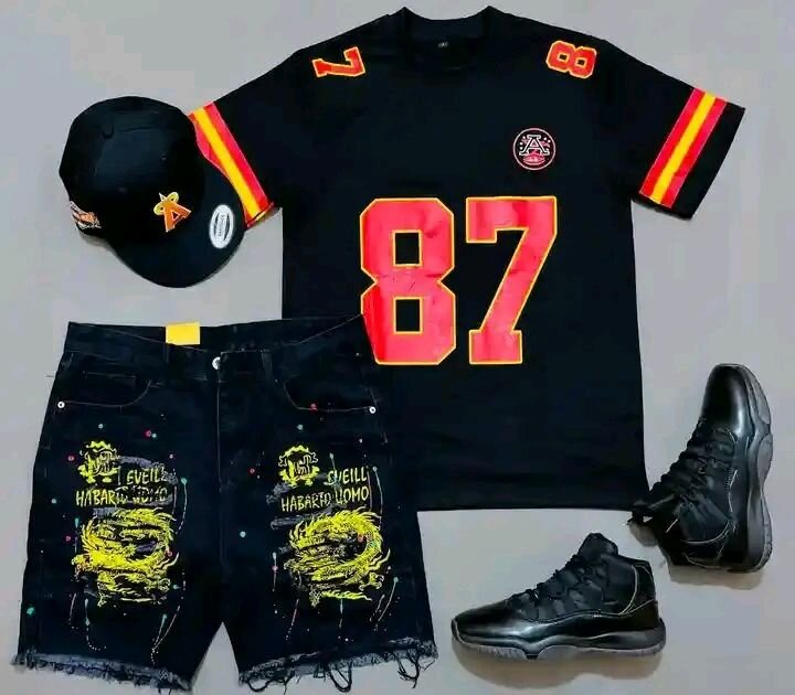 Ensemble de mode homme : T-shirt, chaussures et casquette