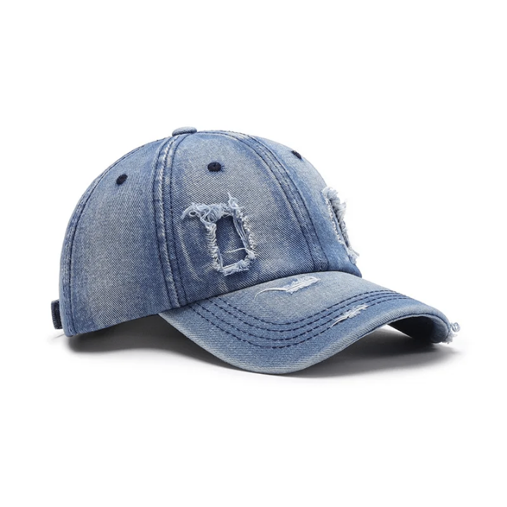 Casquette en jean déchiré