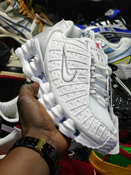 Nike Shox blanches homme 40-45