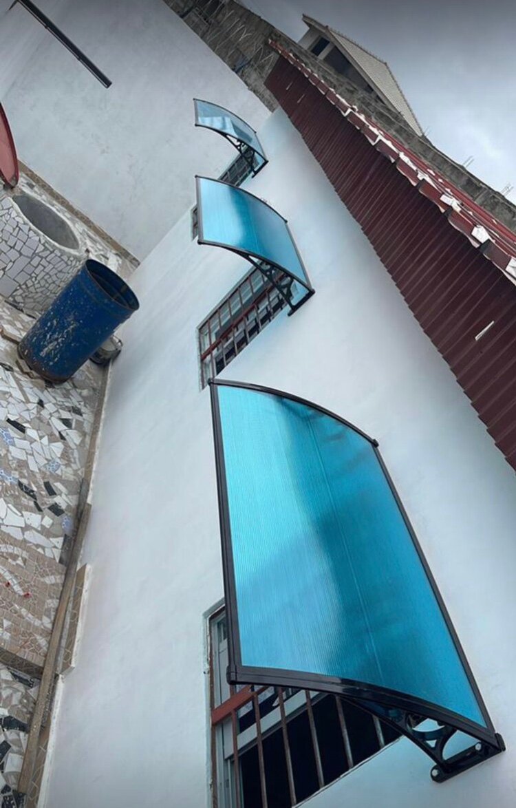 Auvents en polycarbonate durables