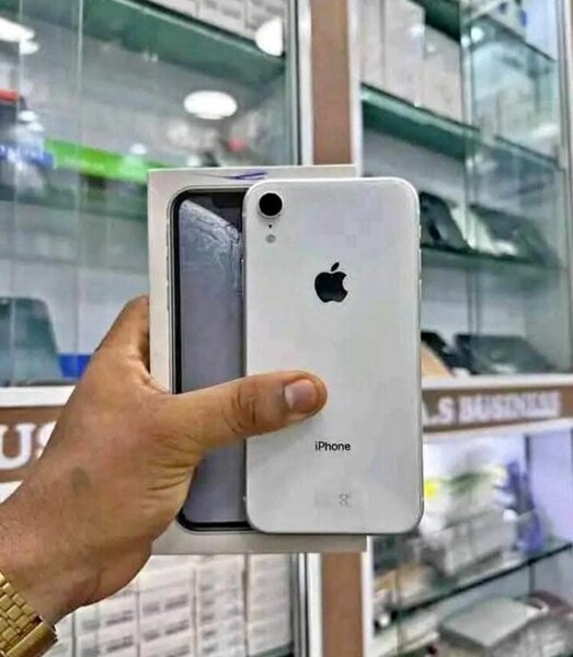 iPhone XR avec boîtier